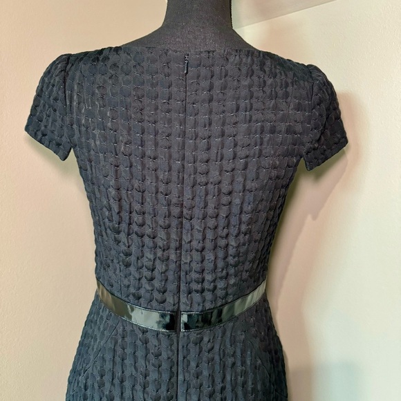 Vintage Carmen Marc Valvo black puckered sheath dress with patent trim size 6 - Picture 4 of 7